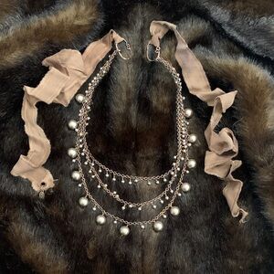 Elegant Pearl and Chain Necklace with Ribbon